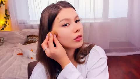 Snapshot of minditrelles chatting on October 10, 7:18 am Mindi online show from October 10, 7:18 am