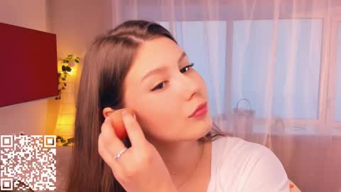 Snapshot of minditrelles chatting on October 22, 7:30 am Mindi online show from October 22, 7:30 am