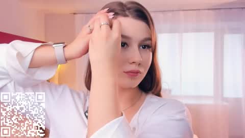 Snapshot of minditrelles chatting on October 29, 7:21 am Mindi online show from October 29, 7:21 am