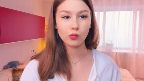 Snapshot of minditrelles chatting on November 2, 7:11 am Mindi online show from November 2, 7:11 am