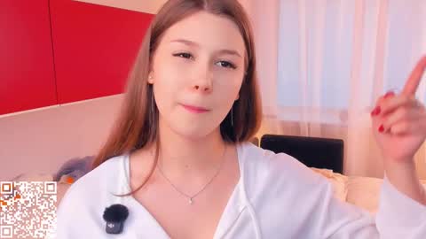 Snapshot of minditrelles chatting on November 6, 7:09 am Mindi online show from November 6, 7:09 am