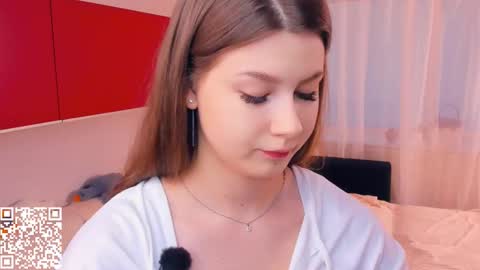 Snapshot of minditrelles chatting on November 8, 7:19 am Mindi online show from November 8, 7:19 am