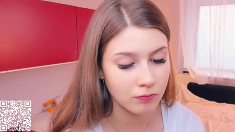 Snapshot of minditrelles chatting on November 12, 7:09 am Mindi online show from November 12, 7:09 am