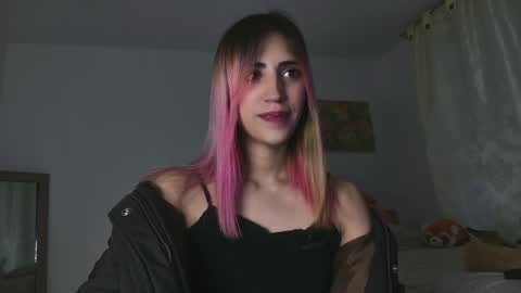 Snapshot of minefoxy2 chatting on March 7, 10:56 am Amber online show from March 7, 10:56 am