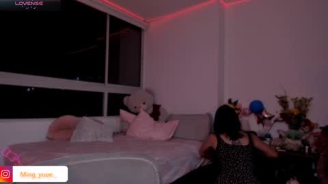 Snapshot of ming_yue_ chatting on January 21, 2:11 am My name is Fer Nice to meet you  give it a thumbs up please its important online show from January 21, 2:11 am