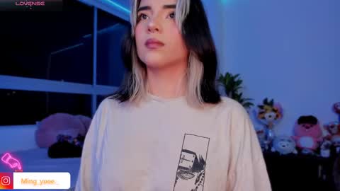 Snapshot of ming_yue_ chatting on February 11, 2:35 am My name is Fer Nice to meet you  give it a thumbs up please its important online show from February 11, 2:35 am