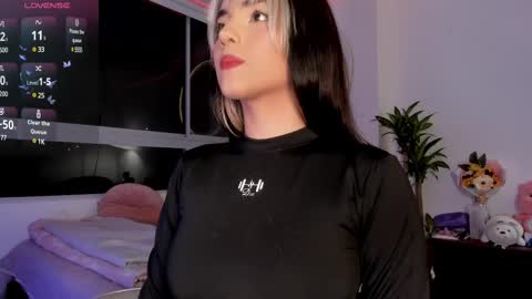 Snapshot of ming_yue_ chatting on March 5, 2:57 am My name is Fer Nice to meet you  give it a thumbs up please its important online show from March 5, 2:57 am