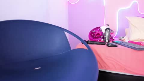 Snapshot of mingie_rouse chatting on February 19, 6:00 pm Mingie online show from February 19, 6:00 pm