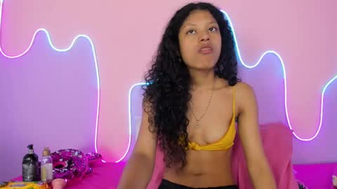 Snapshot of mingie_rouse chatting on February 27, 2:43 pm Mingie online show from February 27, 2:43 pm