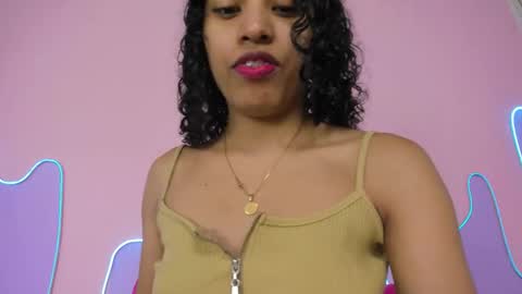 Snapshot of mingie_rouse chatting on October 13, 12:27 pm Mingie online show from October 13, 12:27 pm