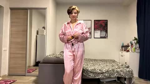 Snapshot of mingjorgenson chatting on October 5, 11:08 am Luna Moon online show from October 5, 11:08 am