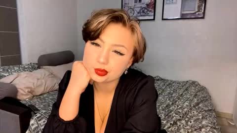 Snapshot of mingjorgenson chatting on October 10, 6:18 pm Luna Moon online show from October 10, 6:18 pm