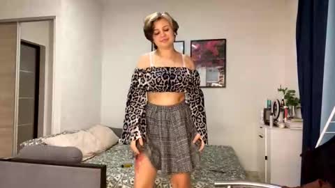 Snapshot of mingjorgenson chatting on October 19, 7:14 pm Luna Moon online show from October 19, 7:14 pm