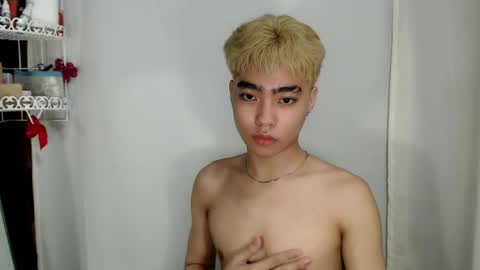 mingkla_man online show from April 14, 11:22 pm