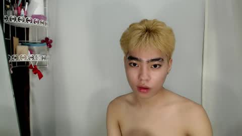 mingkla_man online show from April 22, 7:55 am