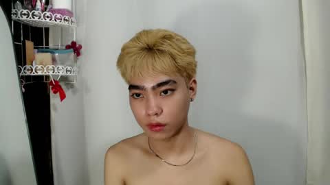 mingkla_man online show from April 24, 12:18 pm