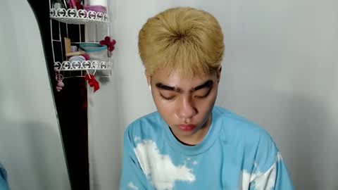 mingkla_man online show from April 27, 6:33 am