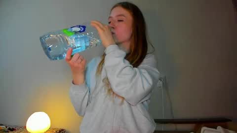 Snapshot of minidiva_ chatting on May 29, 8:51 pm Amelia online show from May 29, 8:51 pm