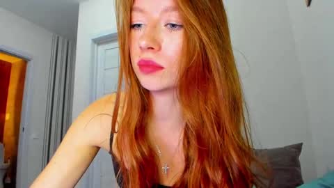 Snapshot of minidiva_ chatting on June 1, 7:37 pm Amelia online show from June 1, 7:37 pm
