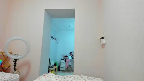 Snapshot of minidiva_ chatting on June 20, 8:55 pm Amelia online show from June 20, 8:55 pm