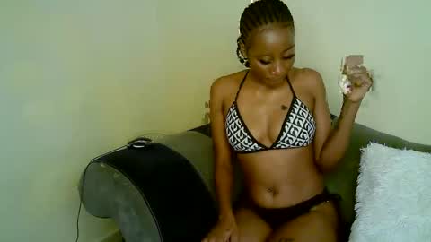 minieme001 online show from February 21, 11:11 am