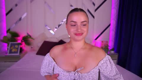 minifox_ online show from September 28, 6:19 am