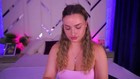 minifox_ online show from October 7, 6:43 am