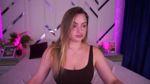 minifox_ online show from October 17, 7:55 am