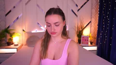 minifox_ online show from February 13, 8:54 am