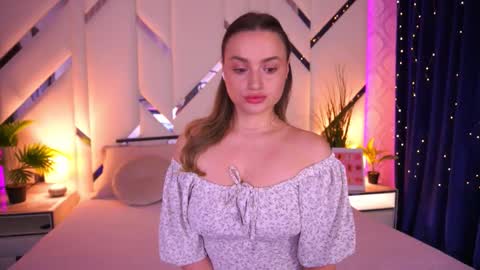 minifox_ online show from March 2, 7:15 am