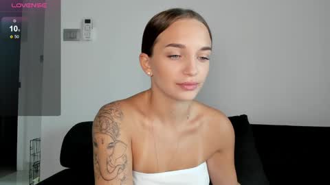 Snapshot of minimaia chatting on December 13, 3:16 am Maya online show from December 13, 3:16 am