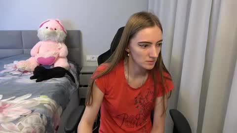 Snapshot of minisweetkt chatting on November 4, 4:22 am Kate online show from November 4, 4:22 am