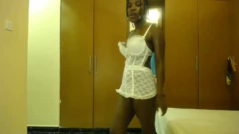 Snapshot of minnie_lila chatting on September 12, 6:57 am Lila online show from September 12, 6:57 am