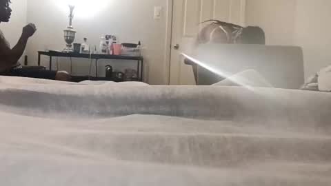 minniehunney online show from April 8, 10:15 am