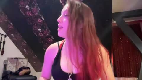 Snapshot of minnyminx chatting on August 4, 3:03 pm Minx online show from August 4, 3:03 pm