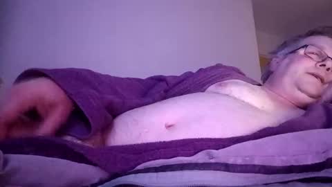 Snapshot of minos60200 chatting on December 8, 10:14 pm Stephano online show from December 8, 10:14 pm