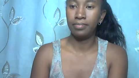 minouch211907 online show from April 15, 8:21 am