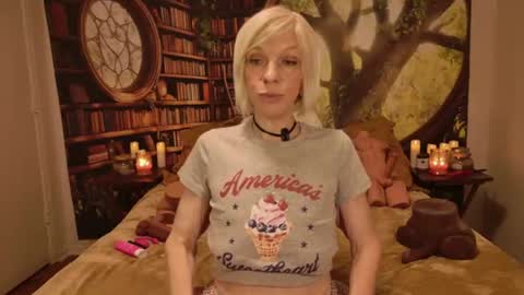 Snapshot of minxtessarae chatting on June 12, 10:47 am Tessa Rae online show from June 12, 10:47 am
