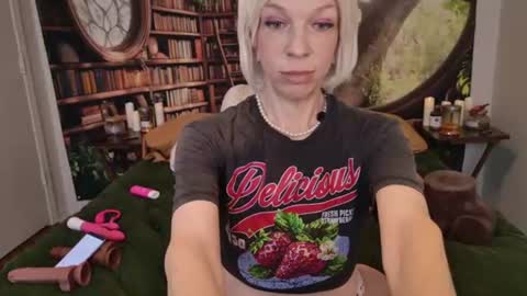 Snapshot of minxtessarae chatting on June 25, 5:50 pm Tessa Rae online show from June 25, 5:50 pm