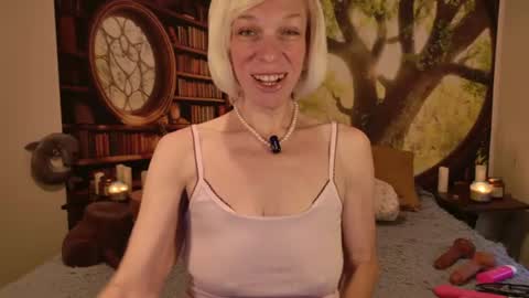 Snapshot of minxtessarae chatting on July 18, 3:49 pm Tessa Rae online show from July 18, 3:49 pm