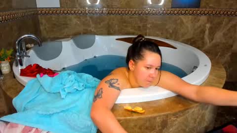 Snapshot of mira_karter chatting on December 5, 5:37 am Mira online show from December 5, 5:37 am