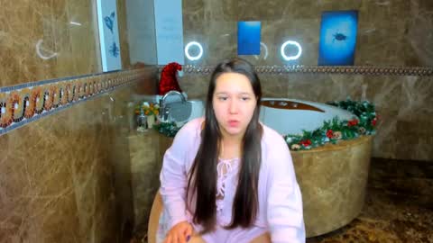 Snapshot of mira_karter chatting on December 20, 1:47 am Mira online show from December 20, 1:47 am