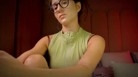 Snapshot of mira_kraviz chatting on July 26, 6:37 pm Mira online show from July 26, 6:37 pm