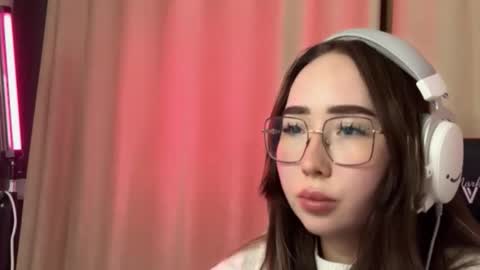 Snapshot of mira_light_ chatting on October 10, 3:22 pm mira_light_ online show from October 10, 3:22 pm