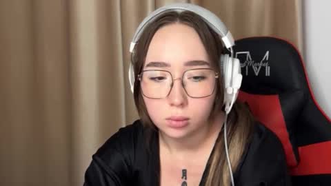 Snapshot of mira_light_ chatting on October 23, 3:33 pm mira_light_ online show from October 23, 3:33 pm