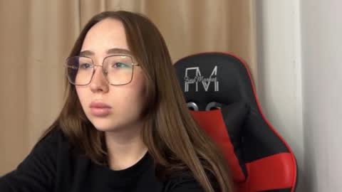 Snapshot of mira_light_ chatting on October 24, 3:19 pm mira_light_ online show from October 24, 3:19 pm