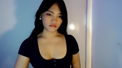 Snapshot of mira_luna222 chatting on December 6, 9:35 pm Mira Bella online show from December 6, 9:35 pm