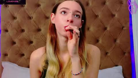 mira_lynxx online show from December 5, 5:16 am