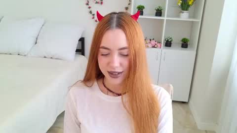Snapshot of mirabella__flower chatting on July 19, 5:11 am mirabella__flower online show from July 19, 5:11 am