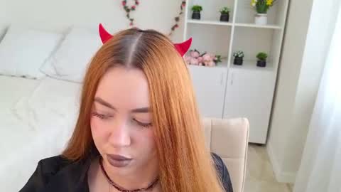 Snapshot of mirabella__flower chatting on July 28, 5:25 am mirabella__flower online show from July 28, 5:25 am